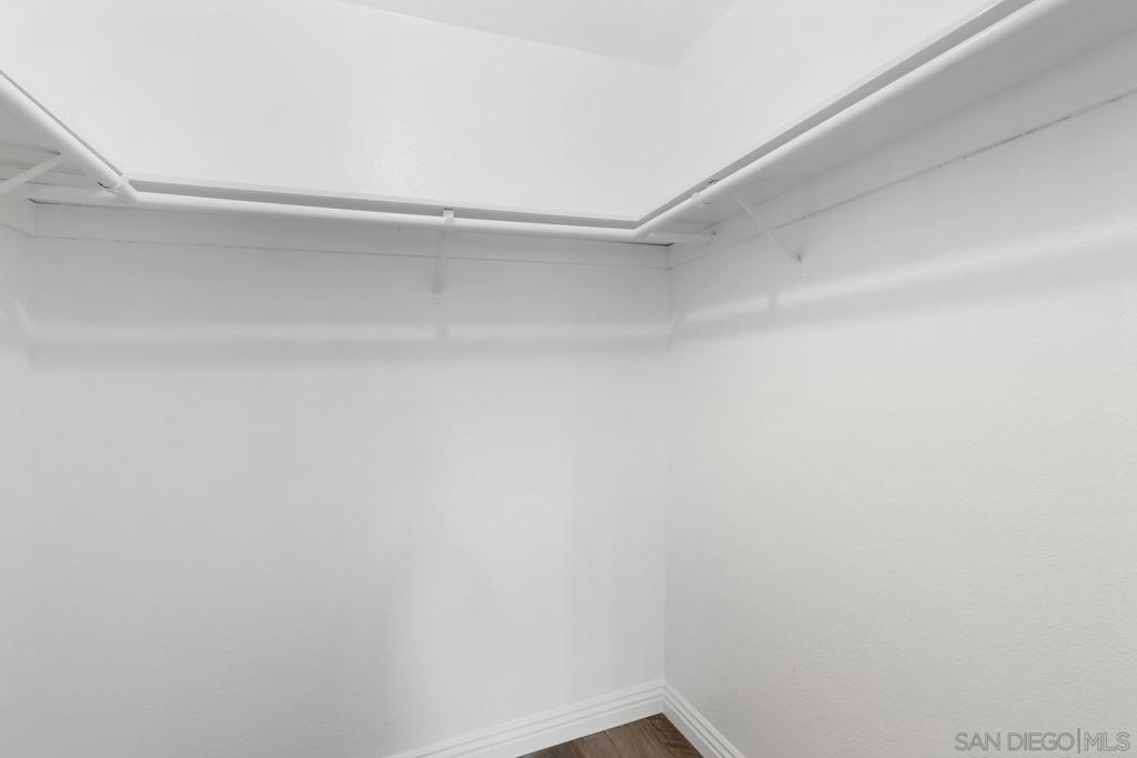 https://media.crmls.org/mediaz/cdf1f4e5-59e5-466a-a012-60da666b354e.jpg?preset=X-Large