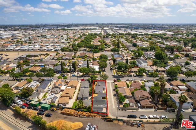 503 E Truslow Avenue, Fullerton CA: https://media.crmls.org/mediaz/cdf24488-84fb-43a7-8540-3cc098457f16.jpg