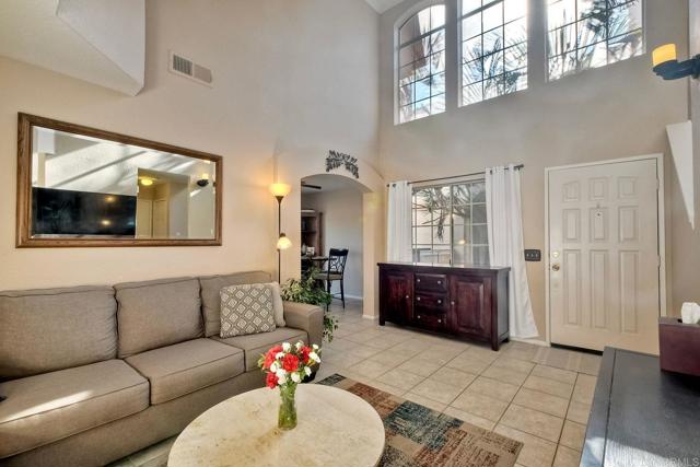 Detail Gallery Image 9 of 26 For 1737 Promenade Cir, Vista,  CA 92083 - 3 Beds | 2/1 Baths