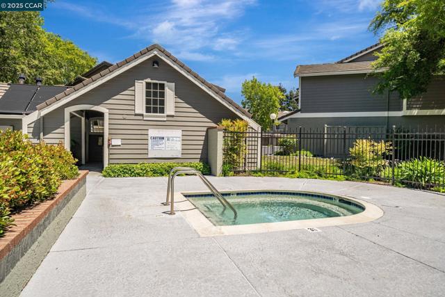 7464 Oxford Cir, Dublin CA: https://media.crmls.org/mediaz/cdf27668-b93d-427f-a811-300e8e3a81ff.jpg