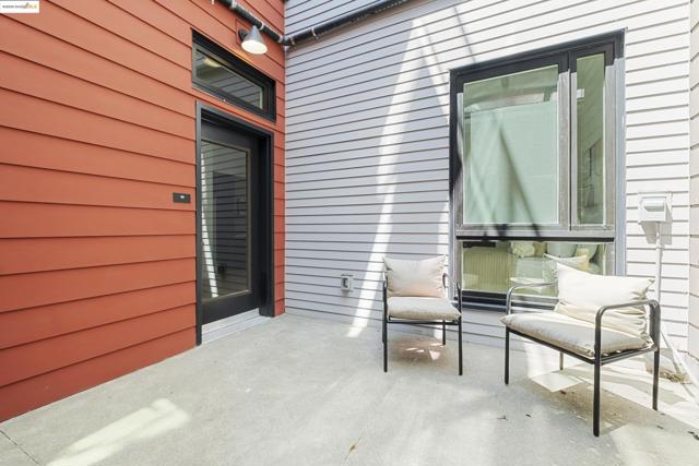 1545 32nd St, Oakland CA: https://media.crmls.org/mediaz/cdf2be75-5ce6-43b3-bb69-141615d930c6.jpg