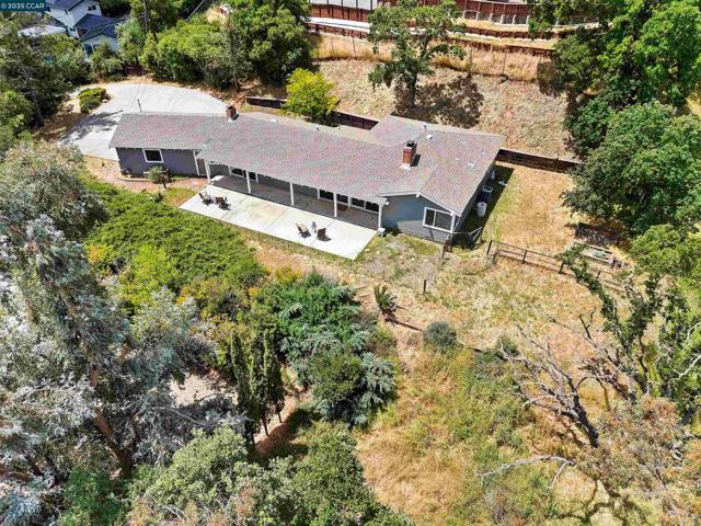 1810 Meadow Lane, Walnut Creek CA: https://media.crmls.org/mediaz/cdf3471e-2ce0-428e-ba8b-2487aecedaa8.jpg