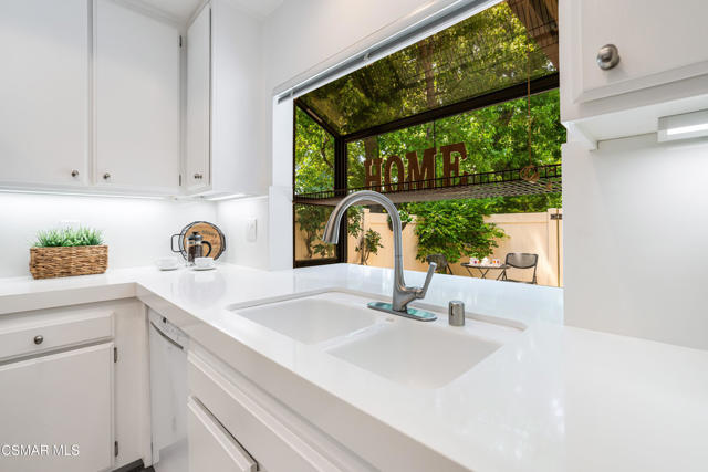 1103 Catlin Street, Simi Valley CA: https://media.crmls.org/mediaz/cdf44cae-67d5-4a0c-8d15-bbbeecf0ee87.jpg
