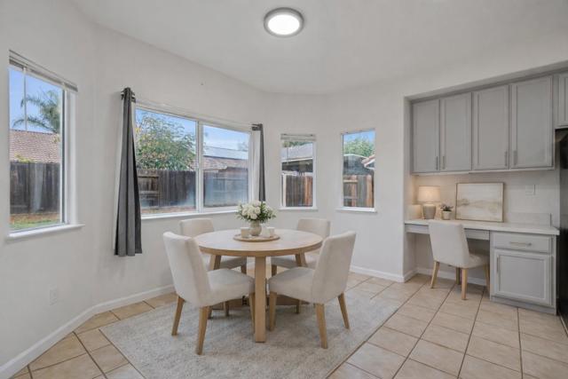 1697 Via Milano Drive, Gustine CA: https://media.crmls.org/mediaz/cdf5c071-143d-4f07-a6df-7a08a14b622c.jpg