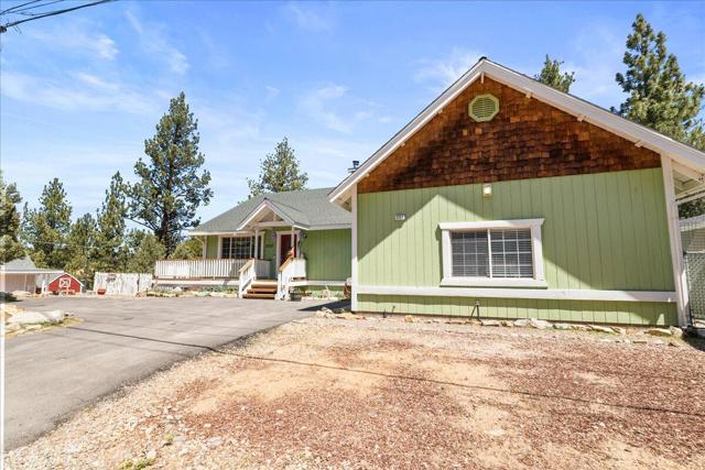 2737 Cedar Lane, Big Bear CA: https://media.crmls.org/mediaz/cdf6310a-32f3-45f9-8e1f-dd82bd698c76.jpg