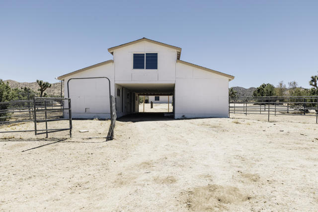 8837 Hardesty Drive Drive, Yucca Valley CA: https://media.crmls.org/mediaz/cdf66422-52bc-455b-b340-6854b86238df.jpg