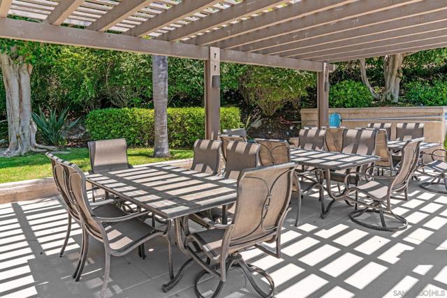 18027 Chieftain Ct, San Diego CA: https://media.crmls.org/mediaz/cdf6a849-b95f-471f-91f4-10abae44ac26.jpg