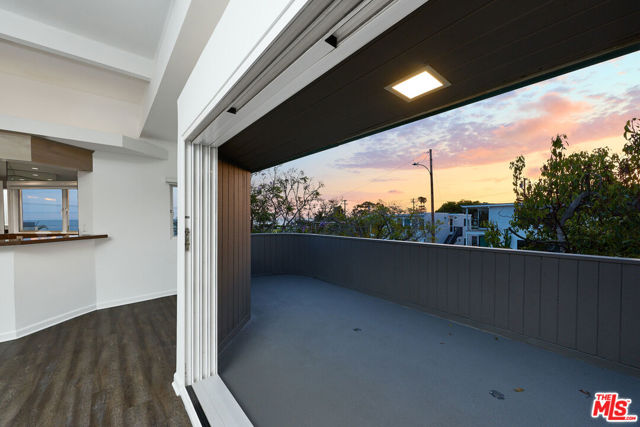 253 Fairview Street, Laguna Beach CA: https://media.crmls.org/mediaz/cdf6b303-4f3e-464f-a66f-856066d9adc9.jpg