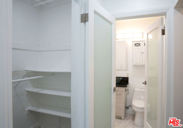 1145 Larrabee Street, 10 photo 17