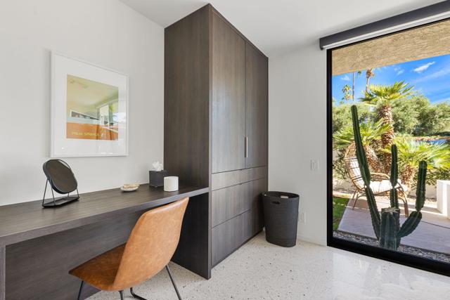 133 Columbia Drive, Rancho Mirage CA: https://media.crmls.org/mediaz/cdf81685-d1ad-4cc7-8d87-8a59ebd75bcc.jpg