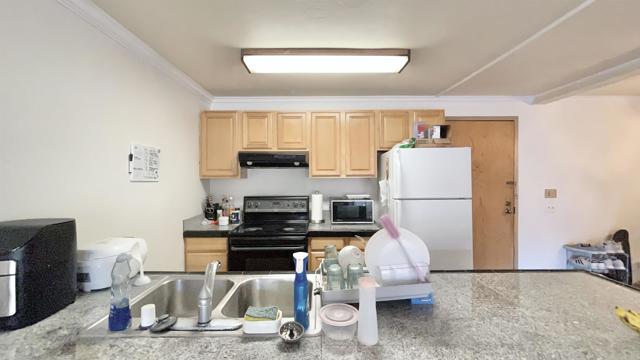 Image 17 of 39 For 8332 Regents Rd  B