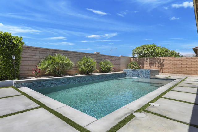 41399 Manchester Street, Indio CA: https://media.crmls.org/mediaz/cdf84362-cd44-4444-a44a-8e36418482c7.jpg