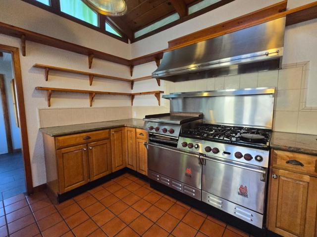 131 Hazel Avenue, Millbrae CA: https://media.crmls.org/mediaz/cdf930b6-ef5f-4641-b030-77b1f1807f3b.jpg