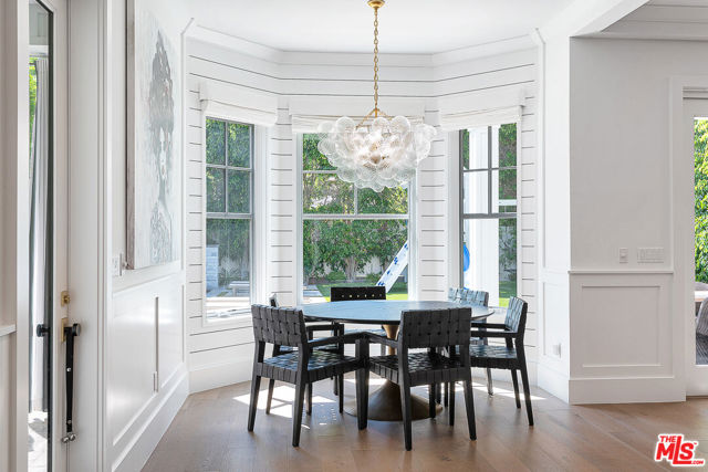 4117 Dixie Canyon Avenue, Sherman Oaks CA: https://media.crmls.org/mediaz/cdf9b143-9b0d-4685-8e12-a66932b3d2f5.jpg