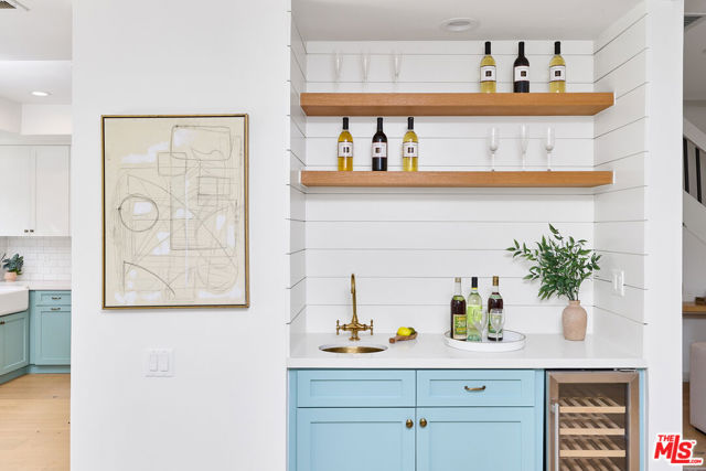 713 9th Street, Santa Monica CA: https://media.crmls.org/mediaz/cdfa1ca6-4671-475a-b76a-8b969e626d05.jpg