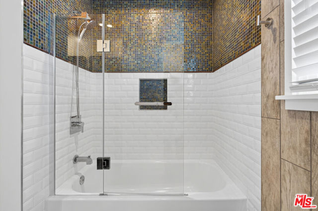 2121 Marine Street, Santa Monica CA: https://media.crmls.org/mediaz/cdfa7741-1929-4797-849a-fe4fda0a41af.jpg