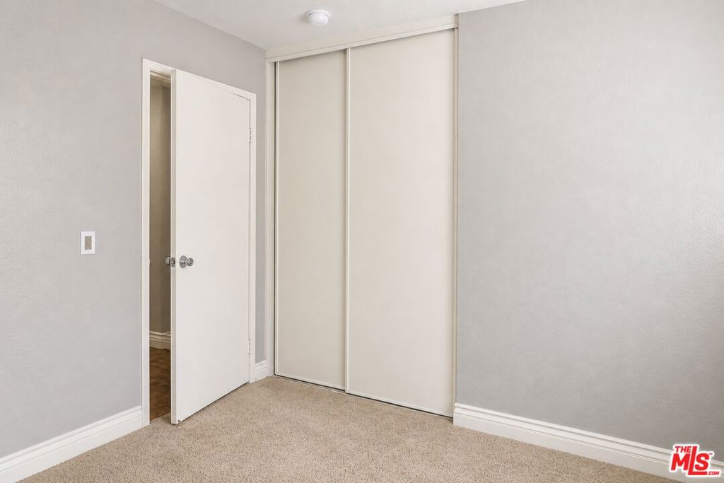 https://media.crmls.org/mediaz/cdfa8579-802d-4d73-a678-cb71c6832989.jpg?preset=X-Large