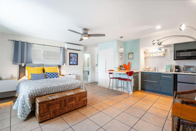 689 E Camino Parocela, Palm Springs CA: https://media.crmls.org/mediaz/cdfacd60-7ac1-4bbe-aa61-aad74525ec4f.jpg