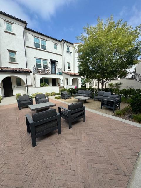 220 Babson Court, Claremont CA: https://media.crmls.org/mediaz/cdfb74e0-3f2a-4b15-bf87-05c935fd3960.jpg