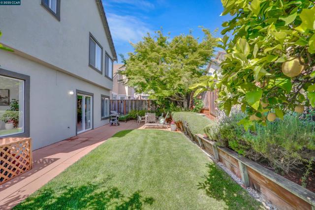 1109 Brittany Hills Ct, Martinez CA: https://media.crmls.org/mediaz/cdfc0371-b7d6-4bb1-91eb-d0e9bc9bd25e.jpg