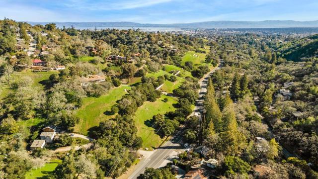5 El Vanada Road, Redwood City CA: https://media.crmls.org/mediaz/cdfc0a12-6122-4a8f-b8ca-9c5724f7a344.jpg