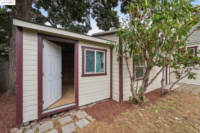 1193 64Th St, Oakland CA: https://media.crmls.org/mediaz/cdfc3b81-1ede-44e9-8aff-c16447d0afc5.jpg
