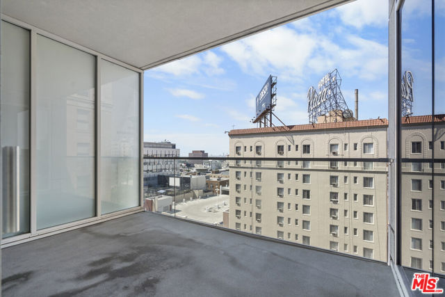 6250 Hollywood Boulevard, Los Angeles CA: https://media.crmls.org/mediaz/cdfc8954-8e9b-4a00-84fa-322197d3f45e.jpg