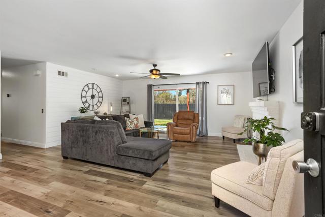 15576 Paseo Ajanta, San Diego CA: https://media.crmls.org/mediaz/cdfc91ab-2607-4780-9519-56cc9bcba775.jpg