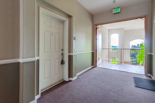 12376 Carmel Country Rd, San Diego CA: https://media.crmls.org/mediaz/cdfd266a-5599-4f6f-b606-045680cbcf84.jpg