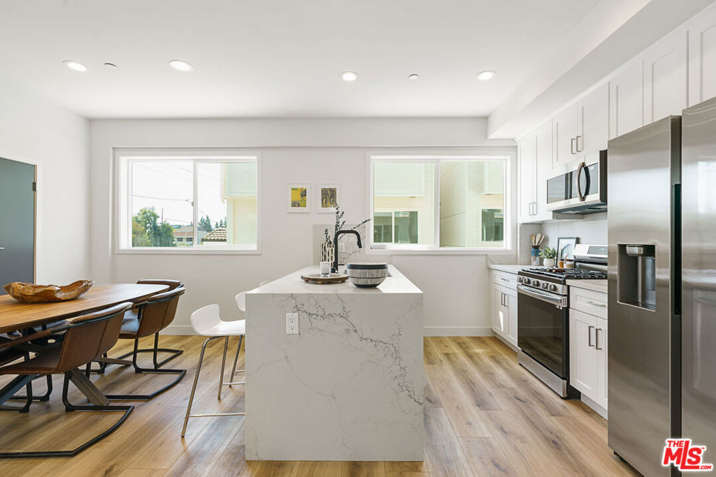 14666 W Sara Lane, Panorama City, CA 91402