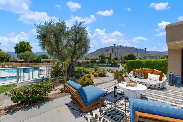 72806 Fleetwood Circle, Palm Desert CA: https://media.crmls.org/mediaz/cdfda385-cb5a-4e0b-b360-548b8fd63140.jpg