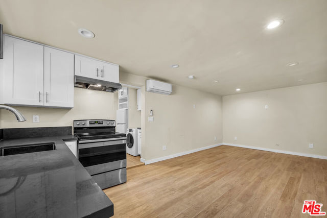 5137 1/2 Reynier Avenue, Los Angeles CA: https://media.crmls.org/mediaz/cdfdba13-f5c8-448e-aeca-1a6703d6d265.jpg