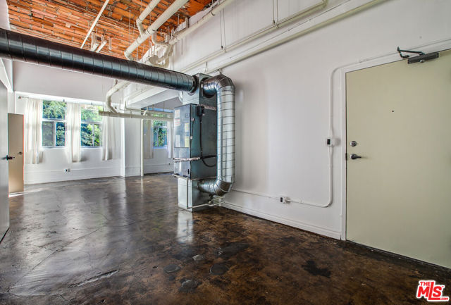 215 W 7th Street, Los Angeles CA: https://media.crmls.org/mediaz/cdfdd634-5e56-4efe-b32c-256f049bb35f.jpg