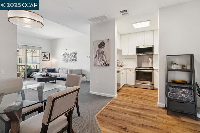 1315 Alma Ave, Walnut Creek CA: https://media.crmls.org/mediaz/cdfe2e69-fe7e-496e-bd1f-60aa4333a85d.jpg
