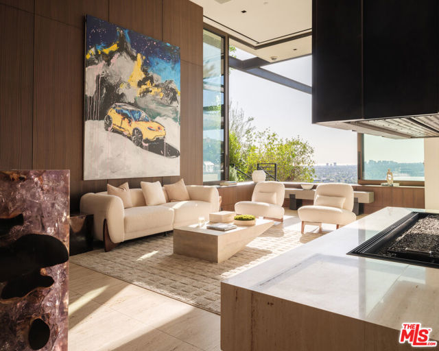 1305 Collingwood Place, Los Angeles CA: https://media.crmls.org/mediaz/cdfec53c-c55f-4c1b-a821-b79a296f30a6.jpg