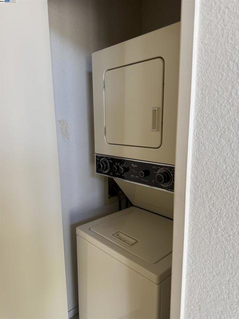 132 Crosswind Court, Hercules CA: https://media.crmls.org/mediaz/cdfef461-3770-48fc-9f15-e92f41da77b3.jpg
