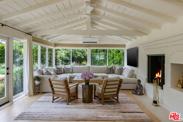 13214 Riviera Ranch Road, Los Angeles CA: https://media.crmls.org/mediaz/cdff07c0-3b9e-4f94-85d0-36f42aff2cfb.jpg