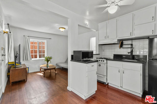 6841 Haywood Street, Tujunga CA: https://media.crmls.org/mediaz/cdff1510-c333-476c-a955-1acfaf5f267f.jpg