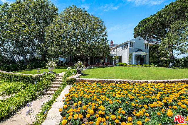 11080 Chalon Road, Los Angeles CA: https://media.crmls.org/mediaz/cdff2af8-82f1-4f95-823b-939e5cd1d7b6.jpg