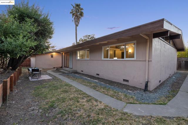 2590 Kavanagh Rd, San Pablo CA: https://media.crmls.org/mediaz/cdff3805-8a80-4fc7-bbd9-b6fd79fd3eca.jpg