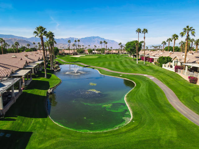 76788 Kybar Road, Palm Desert CA: https://media.crmls.org/mediaz/cdffb329-fc71-4196-b781-ec4f651a2733.jpg