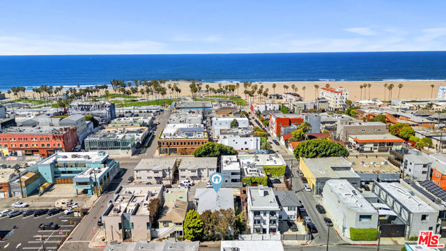 1411 Innes Place, Venice CA: https://media.crmls.org/mediaz/ce003066-012e-456a-a1a5-262bbb10efa2.jpg
