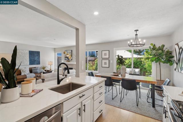 250 Ashley Circle, Danville CA: https://media.crmls.org/mediaz/ce003b7b-7447-4d02-b1a1-4c3143a885ba.jpg