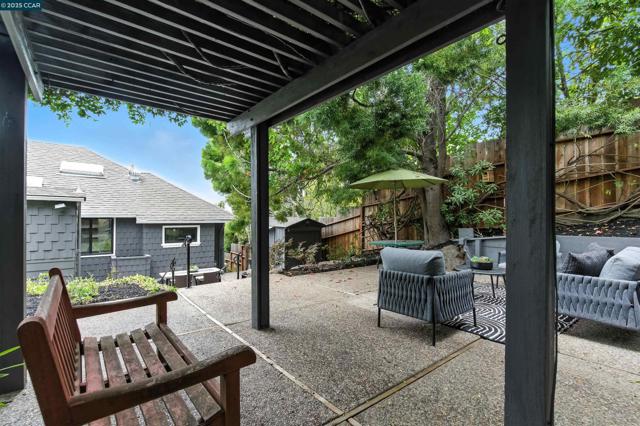 5020 Golden Gate Ave, Oakland CA: https://media.crmls.org/mediaz/ce0068e1-d09a-4b0d-8666-065e0fdfcec3.jpg