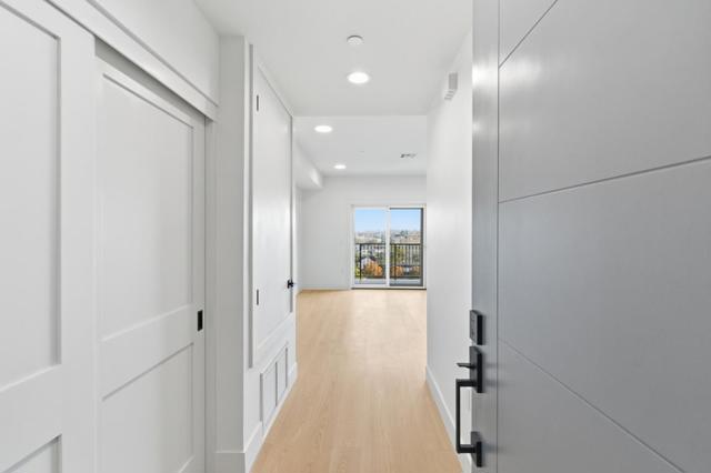 560 El Camino Real, San Carlos CA: https://media.crmls.org/mediaz/ce01802f-3eb5-4740-b447-982b0fec96b0.jpg