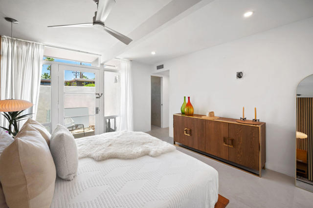 1740 N Via Miraleste, Palm Springs CA: https://media.crmls.org/mediaz/ce021289-80eb-4680-892d-3106dd10e627.jpg
