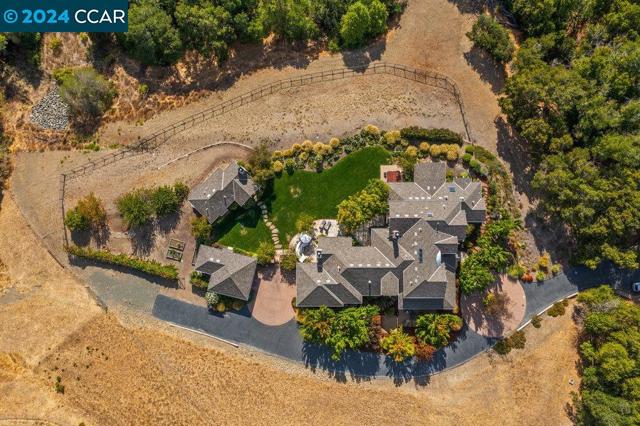 8 Julianna Court, Moraga CA: https://media.crmls.org/mediaz/ce021f39-b169-4129-b163-748d3b6ea5fe.jpg