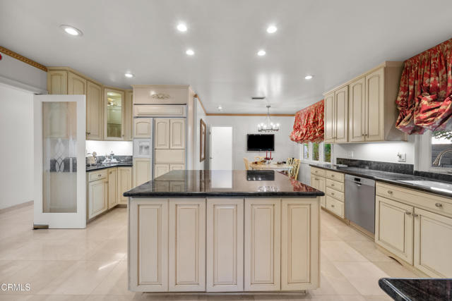 Detail Gallery Image 20 of 63 For 4240 Reyes Dr, Los Angeles,  CA 91356 - 4 Beds | 4/1 Baths