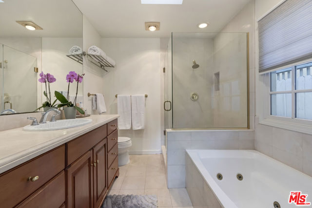 4219 Saugus Avenue, Sherman Oaks CA: https://media.crmls.org/mediaz/ce02839d-3304-4b92-a3e2-fb5a063a4910.jpg