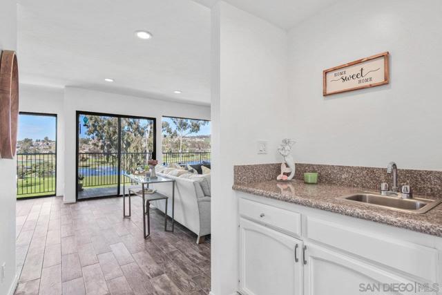 2348 La Costa Ave, Carlsbad CA: https://media.crmls.org/mediaz/ce02edd5-b3b6-413e-8035-509b065535fd.jpg